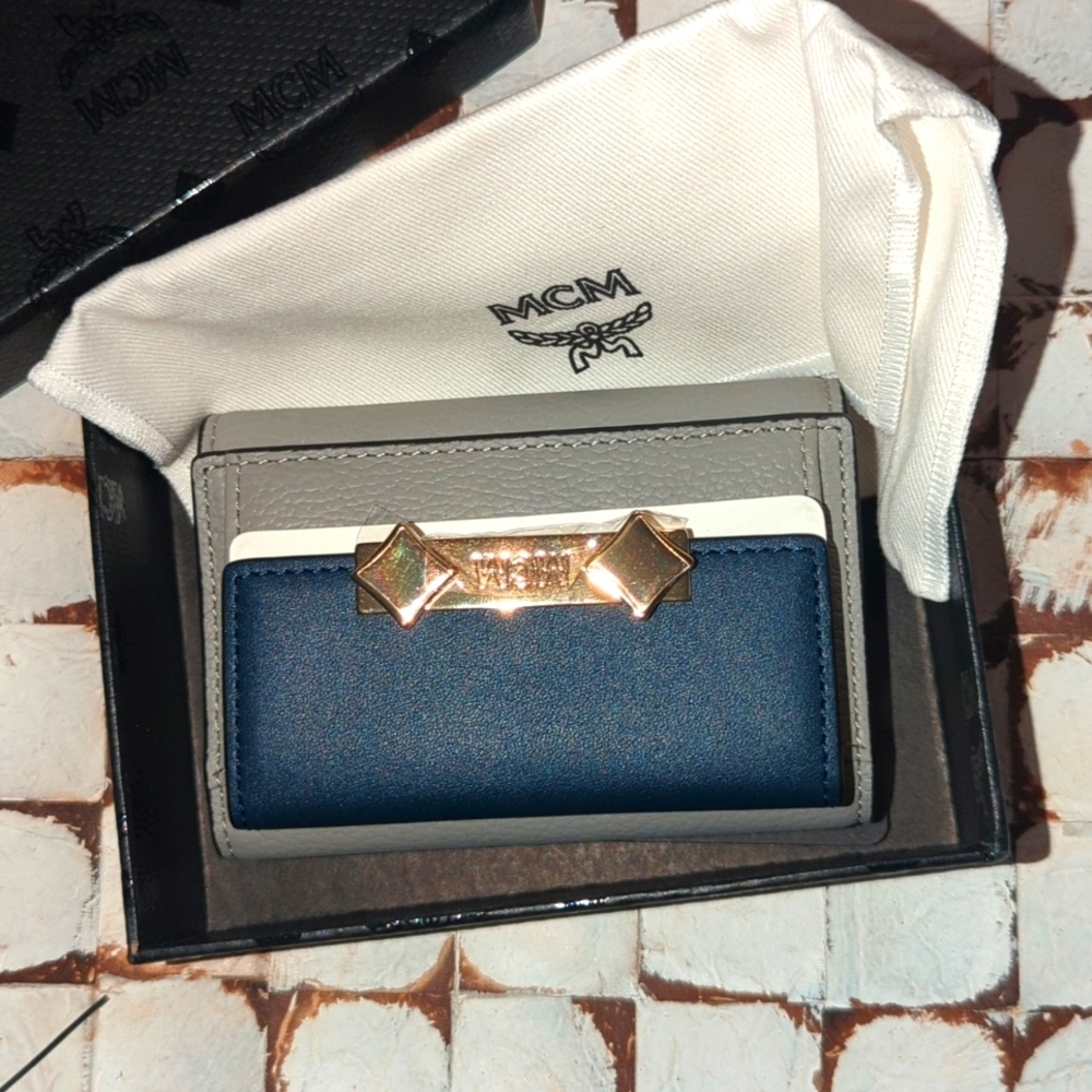 MCM Arch Gray / Navy mini Wallet full inclusion